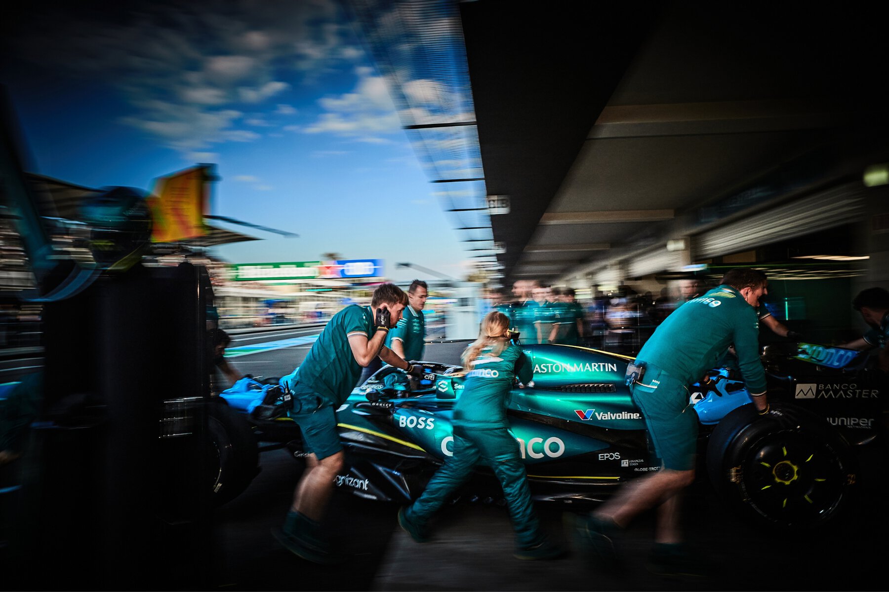 astion martin pit crew Mexican Grand Prix
