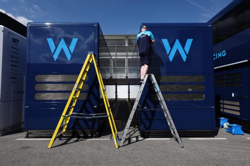 Setting up the Williams Racing motor homes